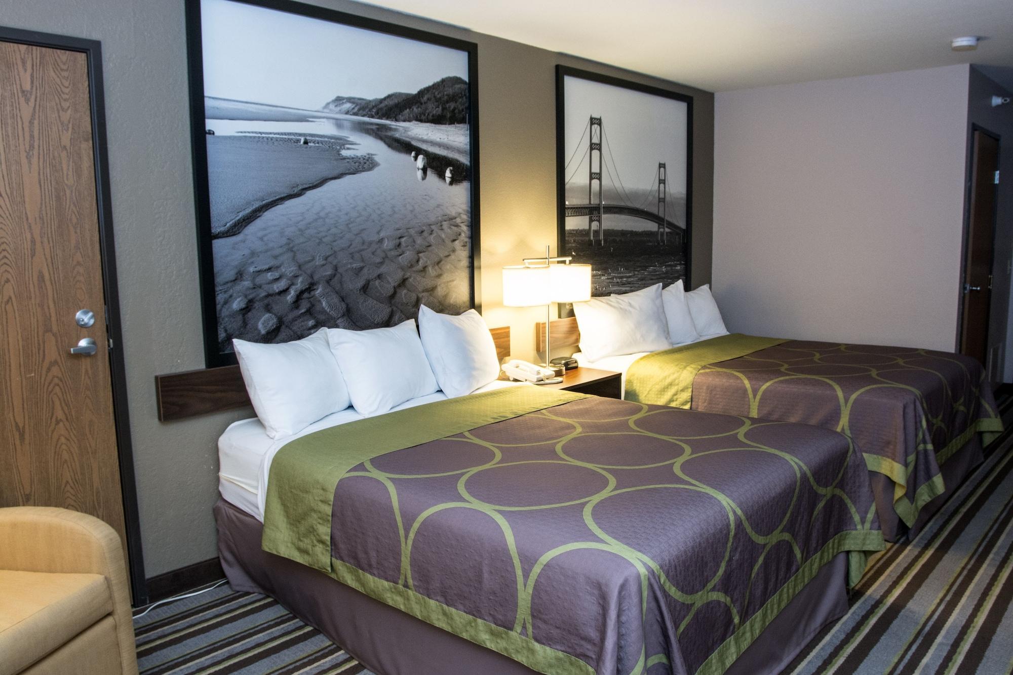 Super 8 By Wyndham Manistee Hotel Bagian luar foto